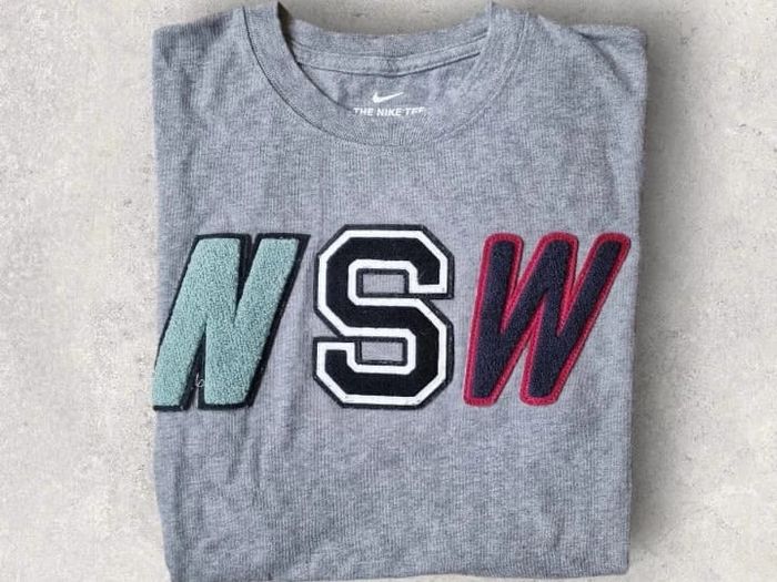 T-shirt Nike NSW / taille XS / brodé / gris / très épais / homme - photo numéro 2