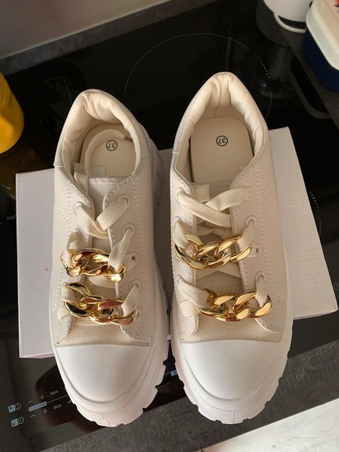Jolies baskets beige - photo numéro 2