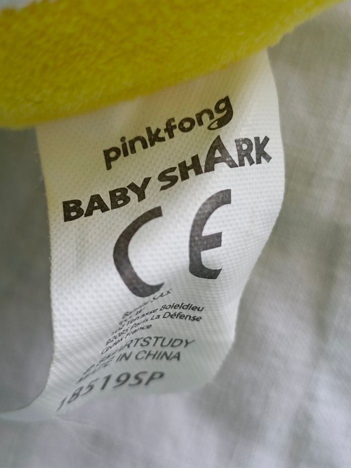 Lot de peluches Baby Shark et Minions - photo numéro 3