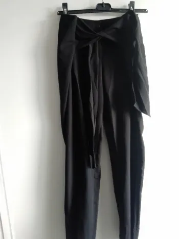 Pantalon noir taille 42