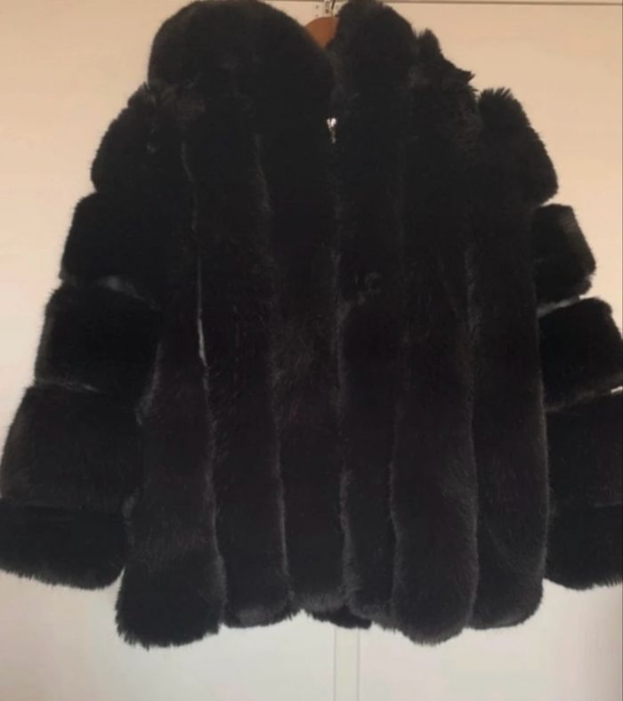 Manteau fausse fourrure noir - photo numéro 4