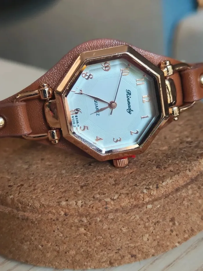 Montre marron hexagonale, cadran sur bracelet - photo numéro 2