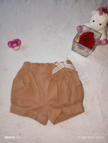 Short fille