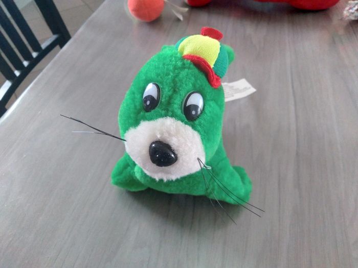 Phoque peluche neuve verte - photo numéro 2