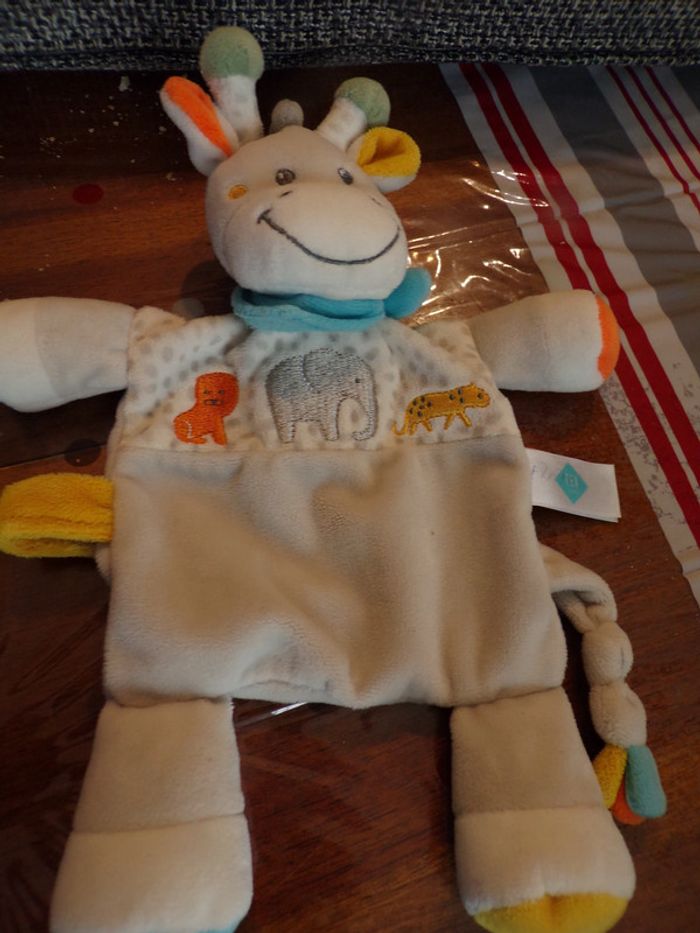 Doudou Plat Girafe Tex attache tétine