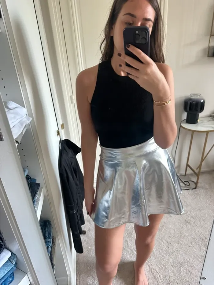 Jupe courte argenté - photo numéro 3