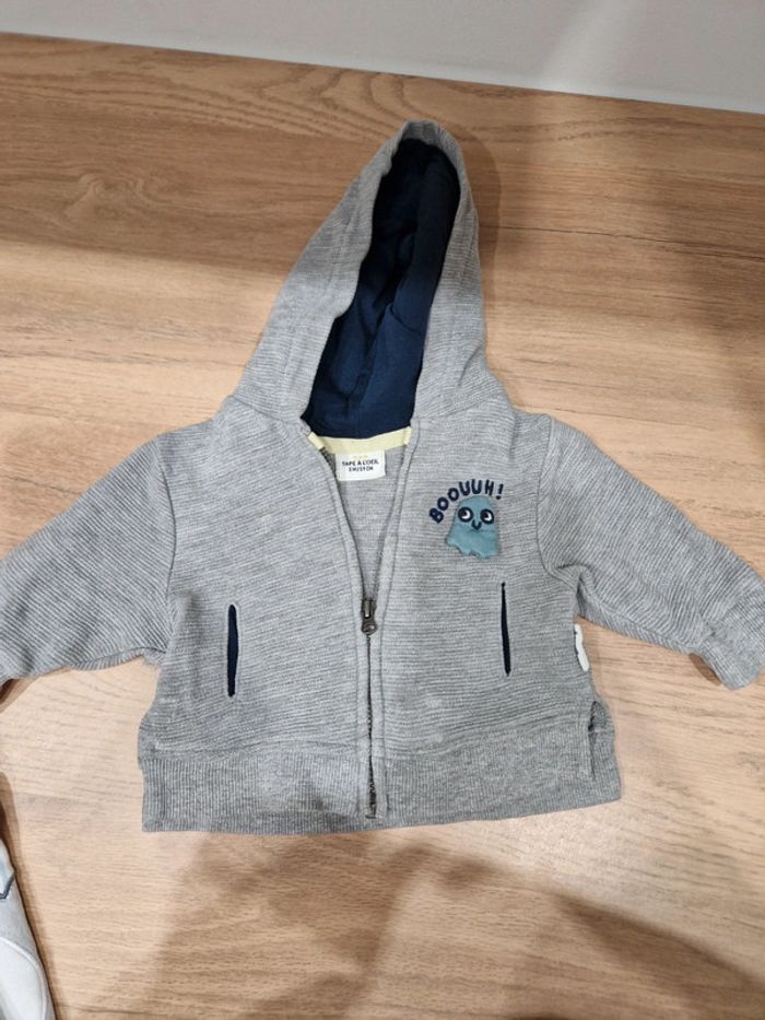 Gilet à capuche et poches 6 mois