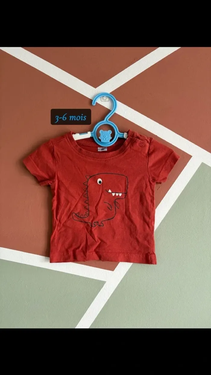 • T-shirt.
