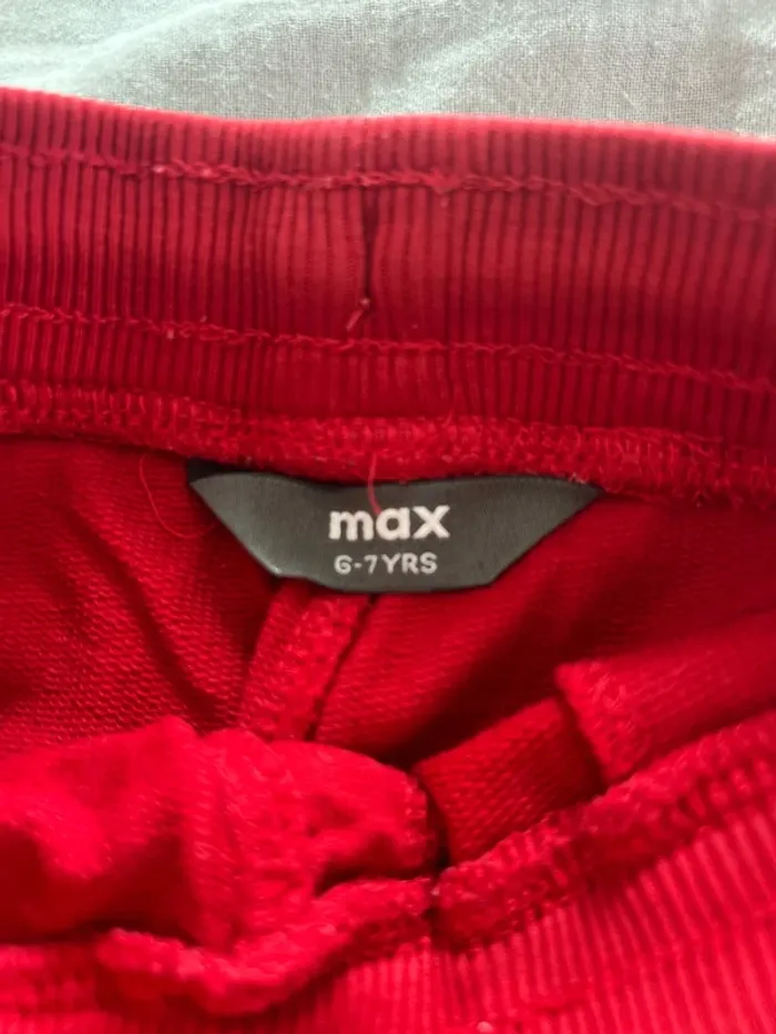 Short rouge 6/7 ans - photo numéro 3