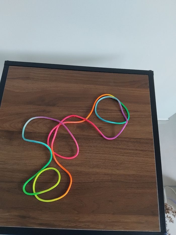Ztringz ou cordelette à doigt ou fidget