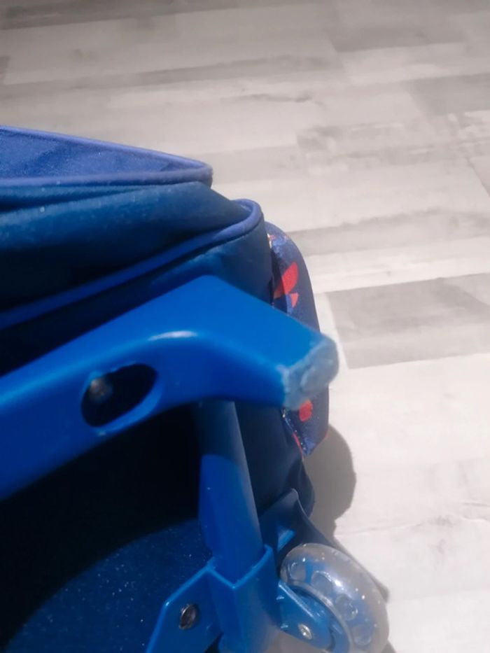 Sac  dos et roulettes Stitch 🎒 - photo numéro 8