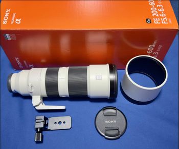 Objectif Sony FE 200-600 mm f/5,6-6,3 G OSS avec pare-soleil