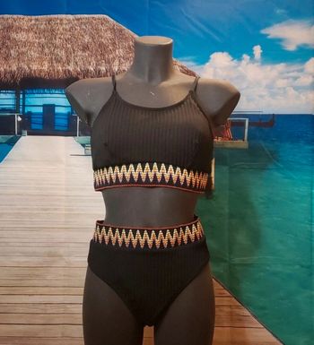 Joli maillot de bain 2 pièces Huxrakv taille 42