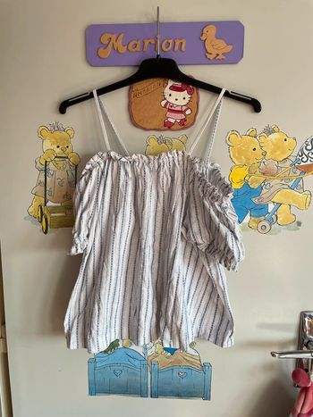 Tee shirt à manches courtes à épaules découvertes à rayures, taille Xs, marque H&M.