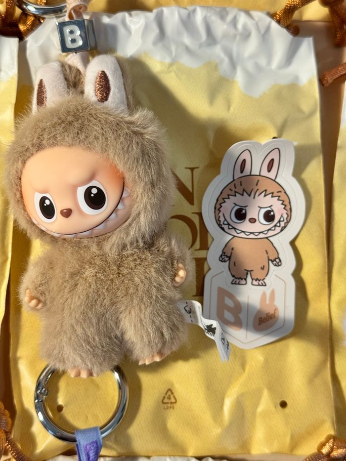 labubu pin for love letter "B"