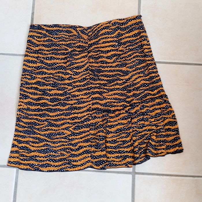 Jupe Courte Bimba Y Lola Taille S 36. Falda Corta Bimba Y Lola Talla S - photo numéro 2