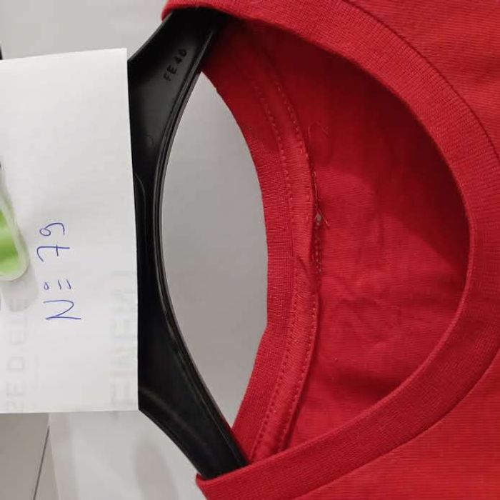 t-shirt rouge rouge "Adidas" abimé au col étiquette 12ans