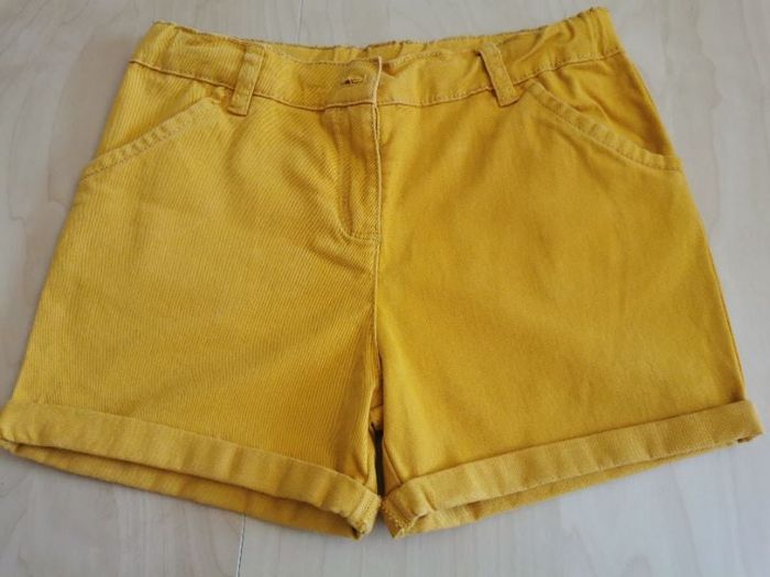 Short fille