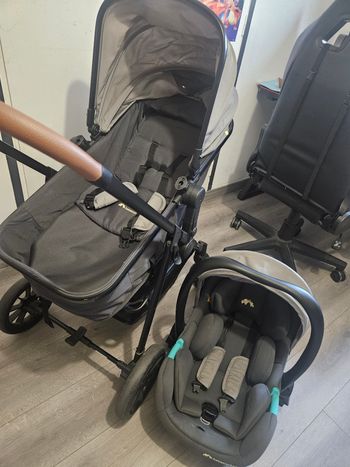 Poussette remise en main propre dans le 06