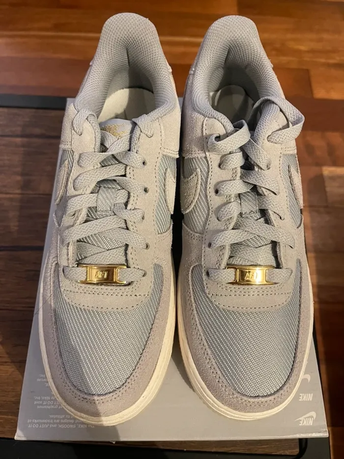 Baskets Nike air force 38,5