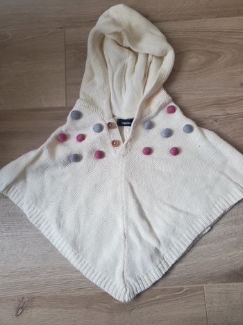 🌴 Poncho blanc à pompon et capuche