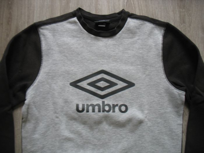SWEAT SHIRT NOIR ET GRIS "UMBRO" - TAILLE S - n°02 - photo numéro 2