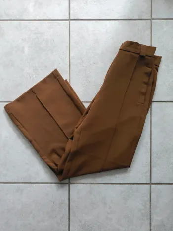 Pantalon à jambes larges marron