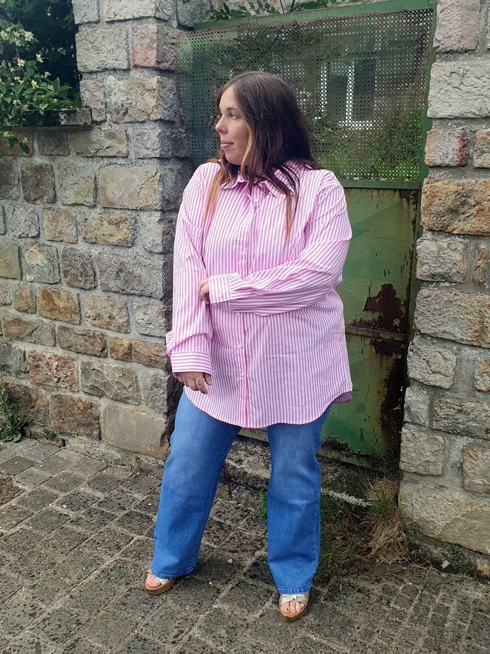 Chemise rayée rose/blanc coupe oversize 
Taille 44/46 - photo numéro 3