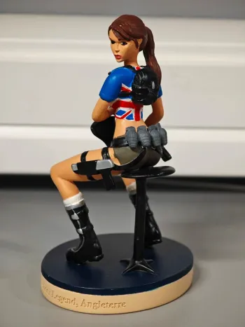 Figurine Tomb Raider Legend : Lara Croft Angleterre 12cm Core Design