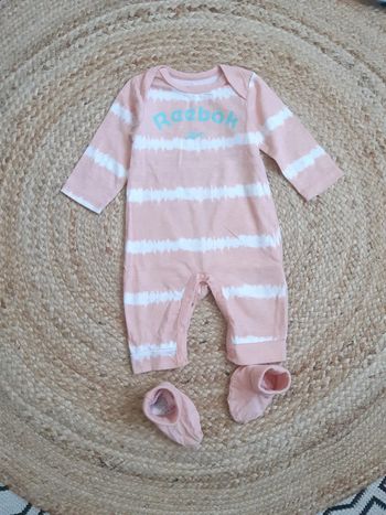 Pyjama 1 pièce et chaussons Reebok