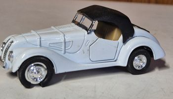 Welly BMW 328 1938  miniature vintage n°8874 cabriolet blanc