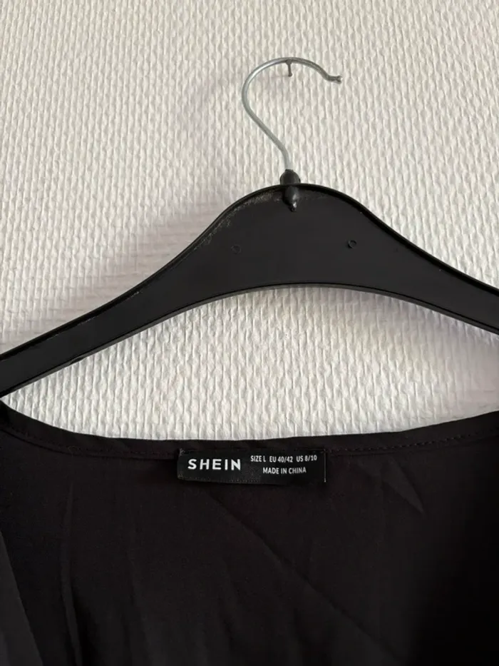 Blouse courte noire - photo numéro 3