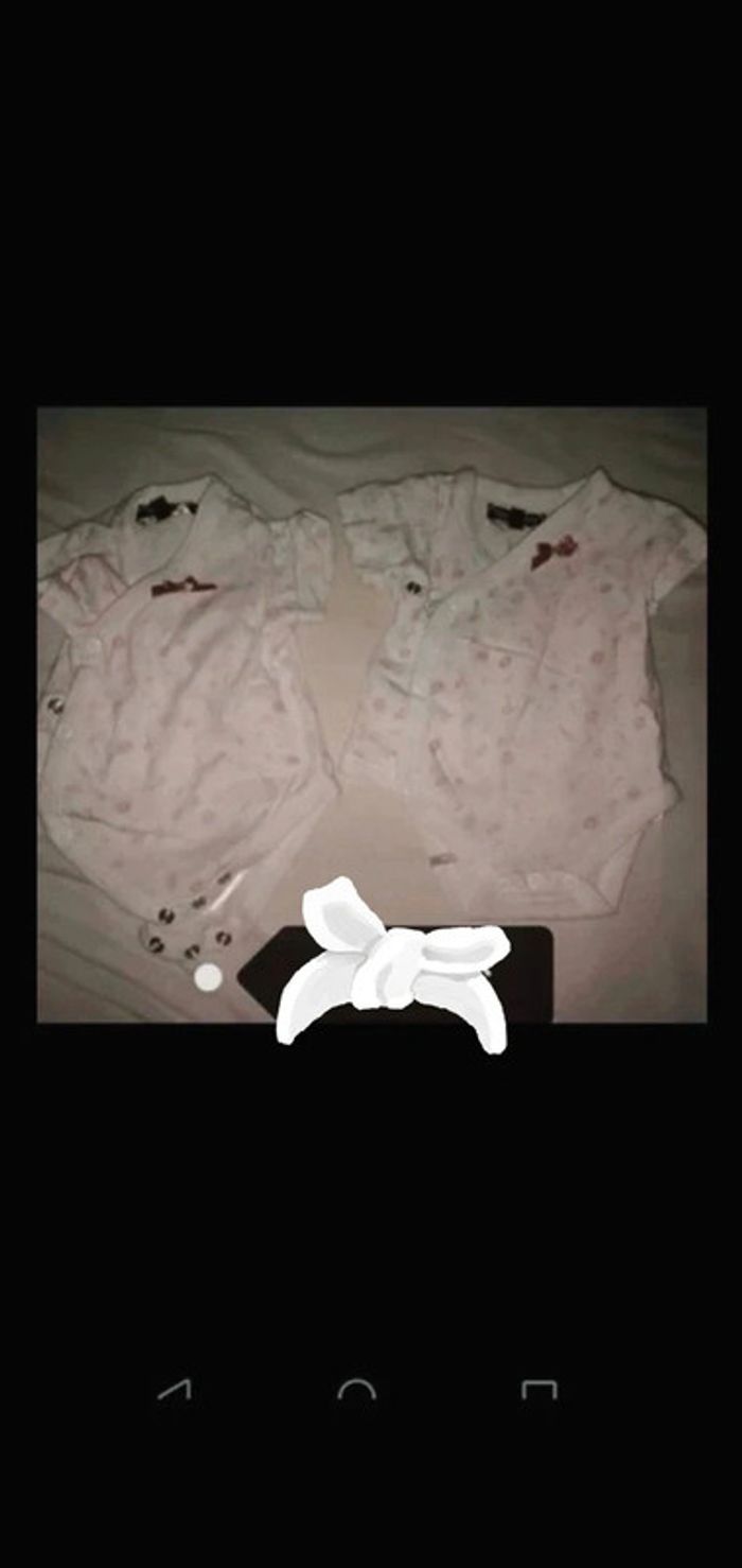 Lot 2 body manches courtes tout compte fait 1 mois