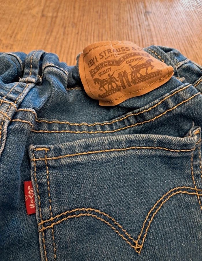 Jean Levi's 710 super skinny 10 ans très bon état, très peu porté - photo numéro 3