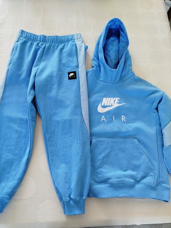 Jogging Nike taille 12 ans