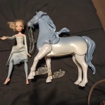 Cheval reine des neiges avec personnage