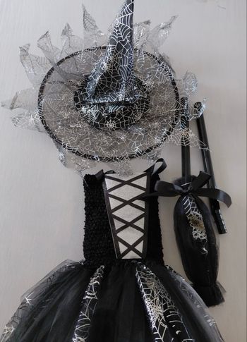 Déguisement robe sorcière et accessoires 6-7ans