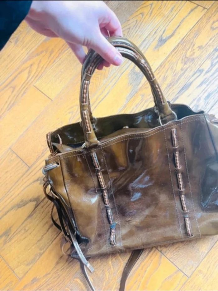 Sublime sac en cuir vernis plinio visona - photo numéro 13