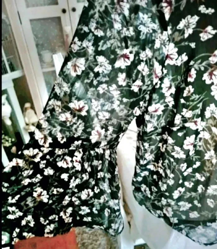 Blouse noire fleurie New Look Taille 46 Neuve - photo numéro 4
