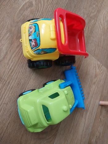 2 grosses voitures bébé