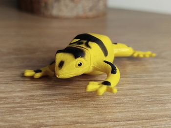 Figurine grenouille jaune Animal de la savane