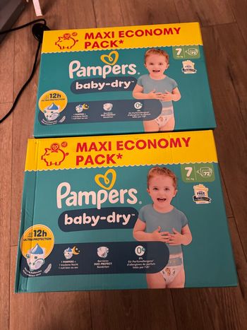 Couches Pampers, taille sept