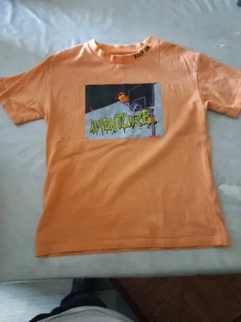 Tee-shirt taille 8 ans