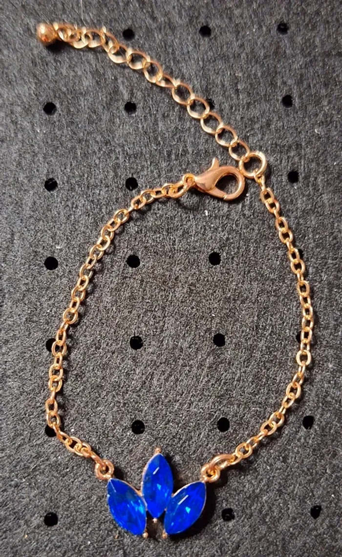Bracelet trio bleu au milieu en parfait état
