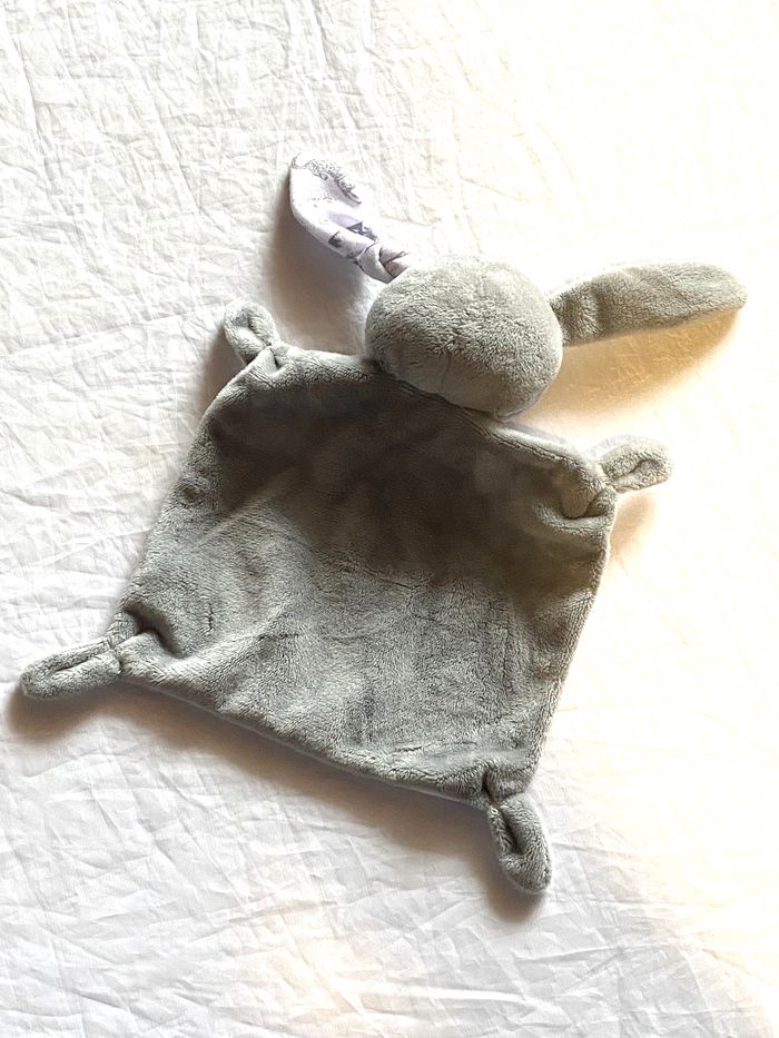 Petit Lapin Gris Doudou Masque Doré Corps Blanc Motif Dessins Faune Peluche Petits Enfants Bébés - photo numéro 7