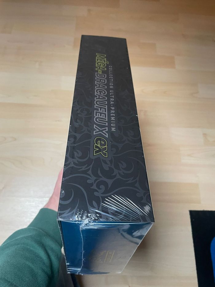 Pokémon - Coffret ultra premium UPC Dracaufeu Flammes fantasmagoriques (ME02) - photo numéro 4