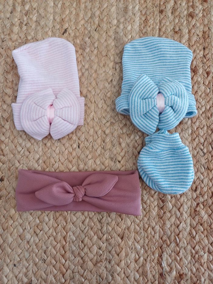 Lot 2 bonnets + 1 bandeau+ 1 paire de moufle