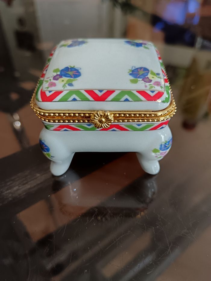 Jolie boîte à pilules - photo numéro 1