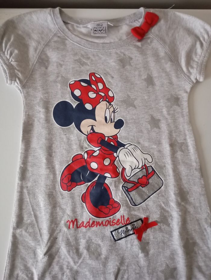 Robe à manches courtes. 6 ans .Coton . Gris clair ,rouge,noir et paillettes . Disney Minnie Mouse. Parfait état - photo numéro 2