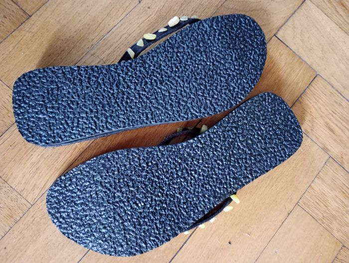 Tongs, tongs noirs, tongs perles - photo numéro 4